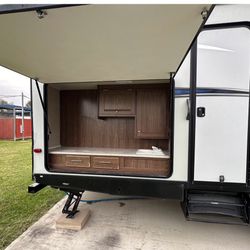 2019 PROWLER ULTRALITE travel trailer highlights: