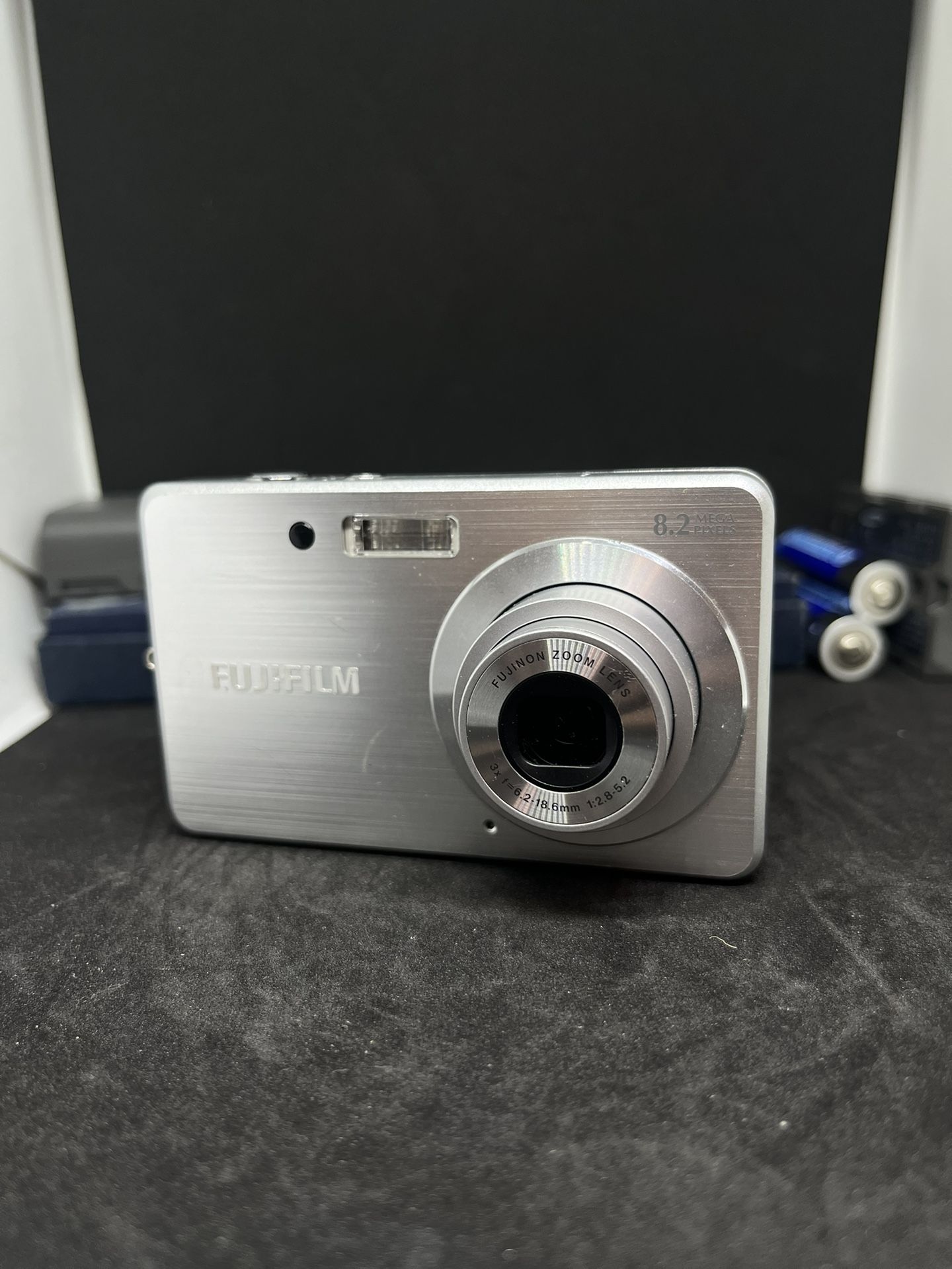 Fujifilm FinePix J Series J10 8.2MP Digital Camera - Silver Fujifilm FinePix J Series J10 8.2MP Digital Camera - Silver