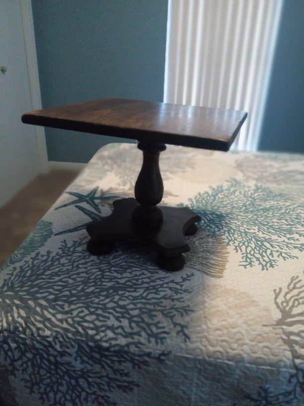 Eathen Allen End Table 