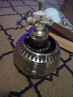 Harbor breeze 44 inch ceiling fan mint condition