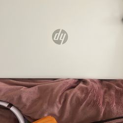 HP 17.3” Laptop – Like New, 1TB Storage, 8GB RAM