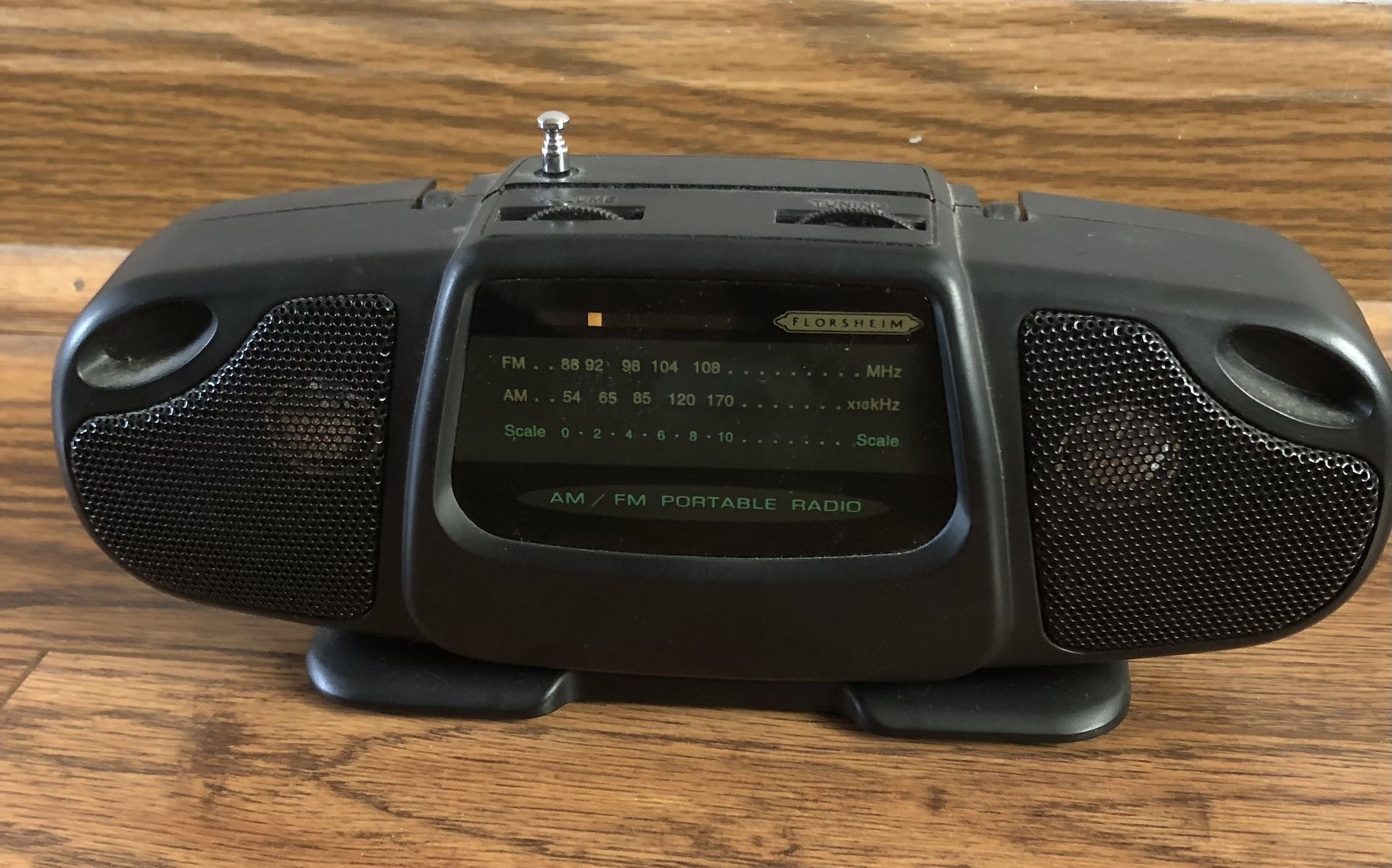 Suntone AM/FM Mini Boom Box Stereo Model RR2000