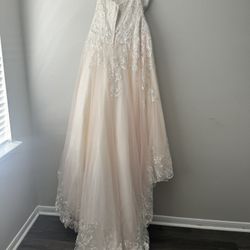 Wedding gown Off White With Rose Good