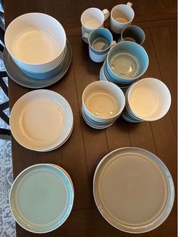 Crate and Barrel Hue dinnerware set