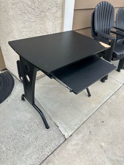 Computer desk