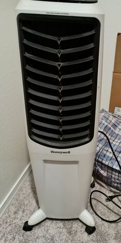 Portable evaporated air cooler