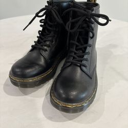 Girls Dr Martens Air Wait With Bouncing Soles Size 2 Nwotags Never Worn