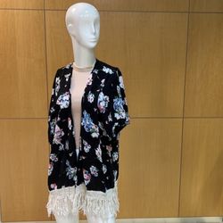 $15 🙂 Umgee Top, Floral Fabric, Fringe Accents, BOHO Style