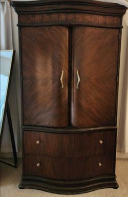 Armoire/wardrobe