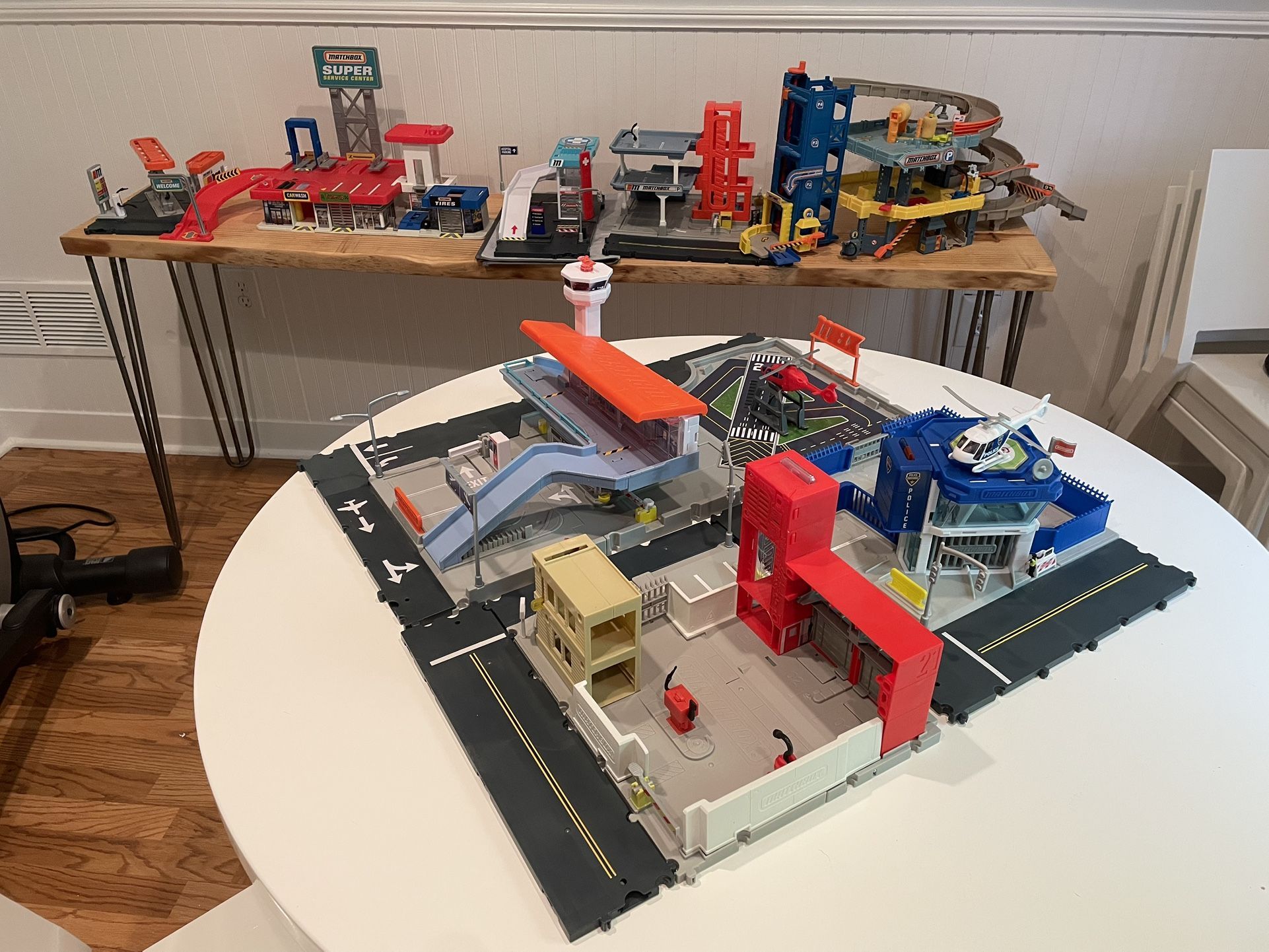 Matchbox Set Of 8 Action Stations Including Garage