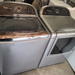 Whirlpool Large Capacity Top Load Washer And Gas Dryer Set 