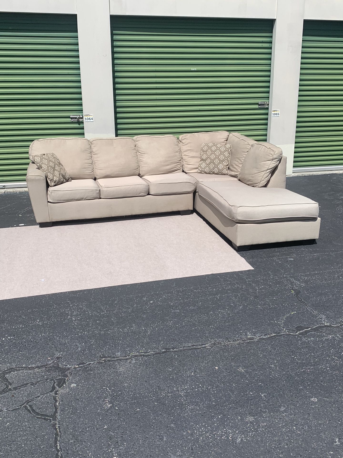 2piece Premium Sectional Couch Free Local Delivery 🚚 💨