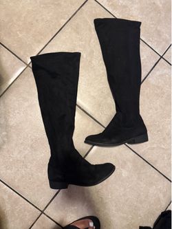 Knee high boots black