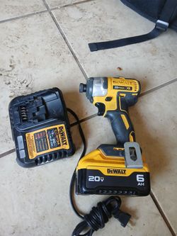 DeWalt impact driver with 6 amp battery and charger