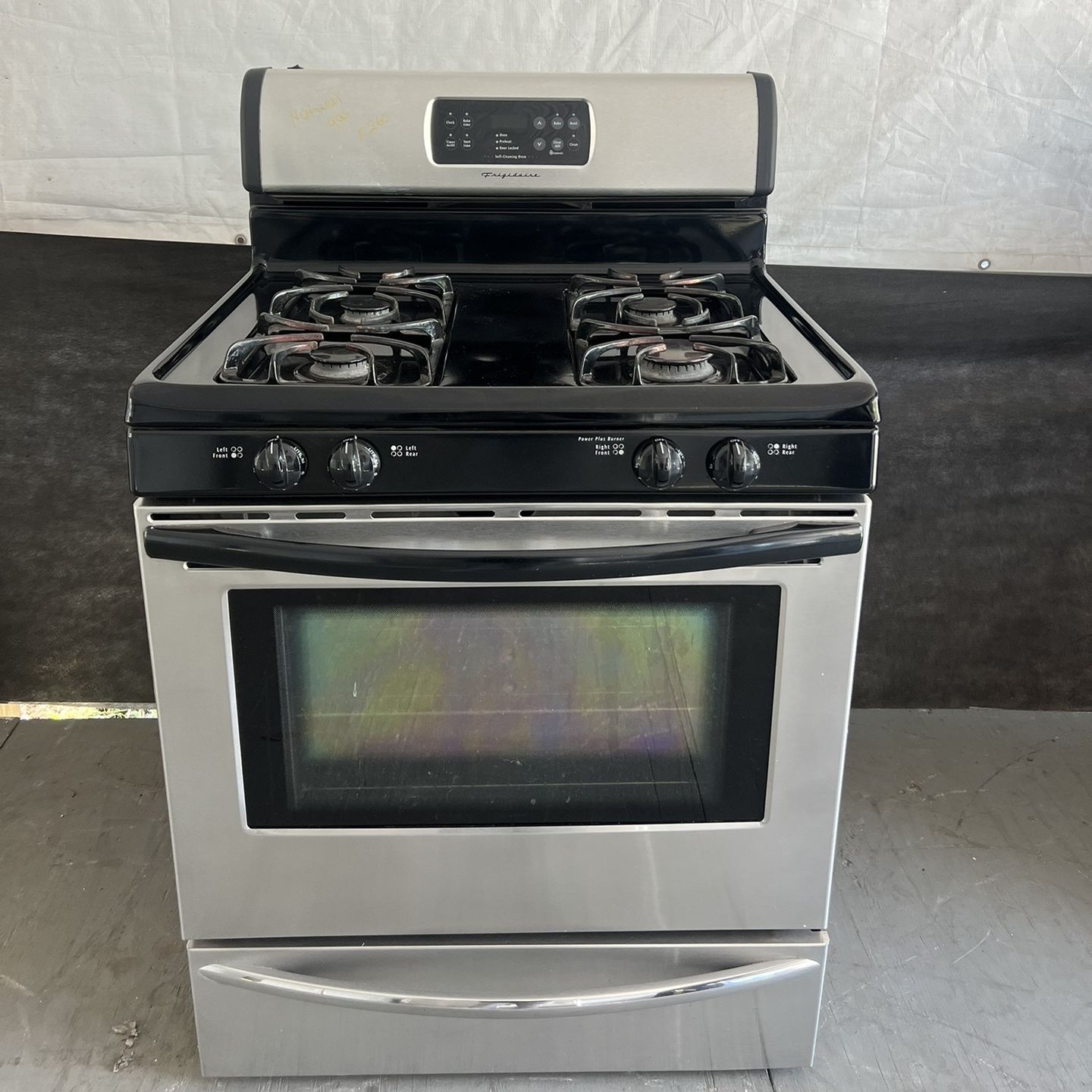 Frigidaire Natural Gas 🚨stove   60 day warranty/ Located at:📍5415 Carmack Rd Tampa Fl 33610📍