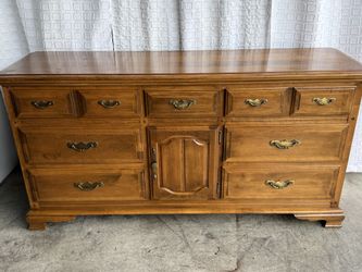 Vintage Solid Maple Wood 9 Drawer Dresser
