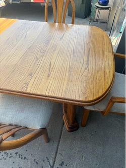 Wood rounded table with 6 chairs