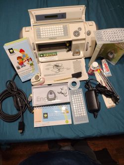 Cricut CRV001 Personal Electronic Cutting Machine Provo Craft Great PreOwned SET