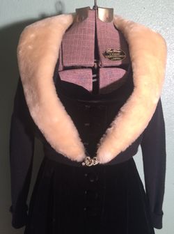 Vintage 50s sweater faux fur collar rhinestone clasp