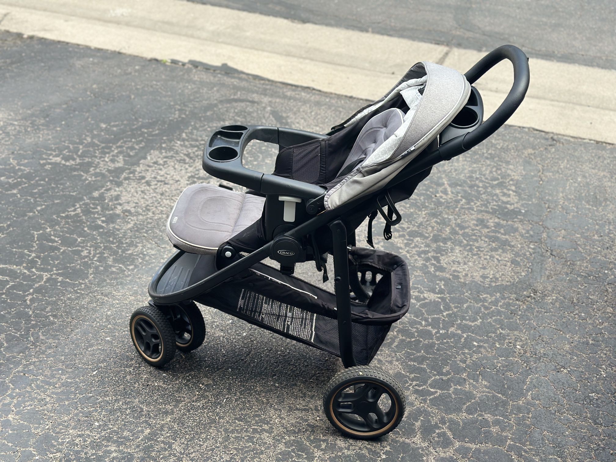 Graco Stroller With Car Seat Used But In Good Condition