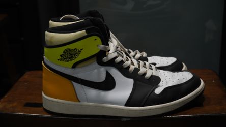 Jordan 1 Retro High OG Volt Gold