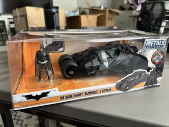 Jada THE DARK KNIGHT BATMOBILE & BATMAN* 1:24 Scale