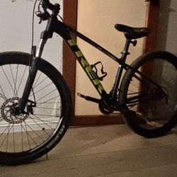 Trek Marlin 6Mountain Bike