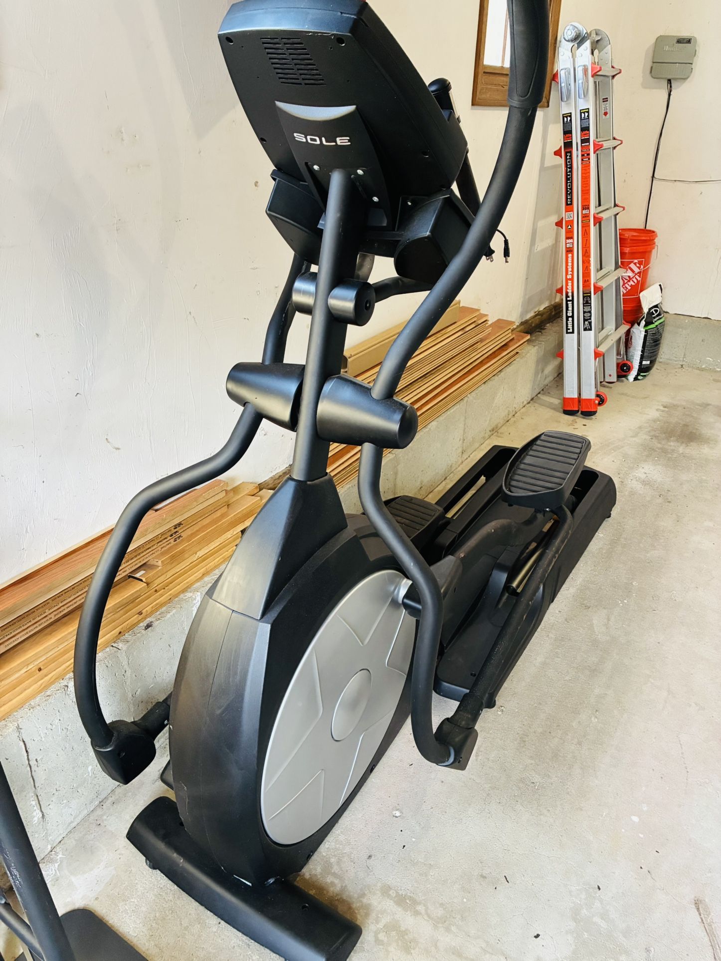 Sole elliptical