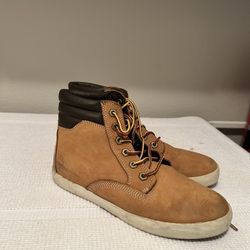 Timberland Women’s Hightop Shoes 7.5