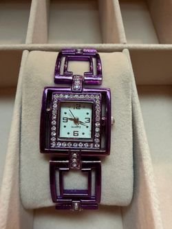 PURPLE WOMENS WATCH