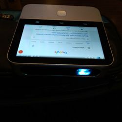 ZTE PROJECTOR  WITH LARGE  ELITE SCREEN