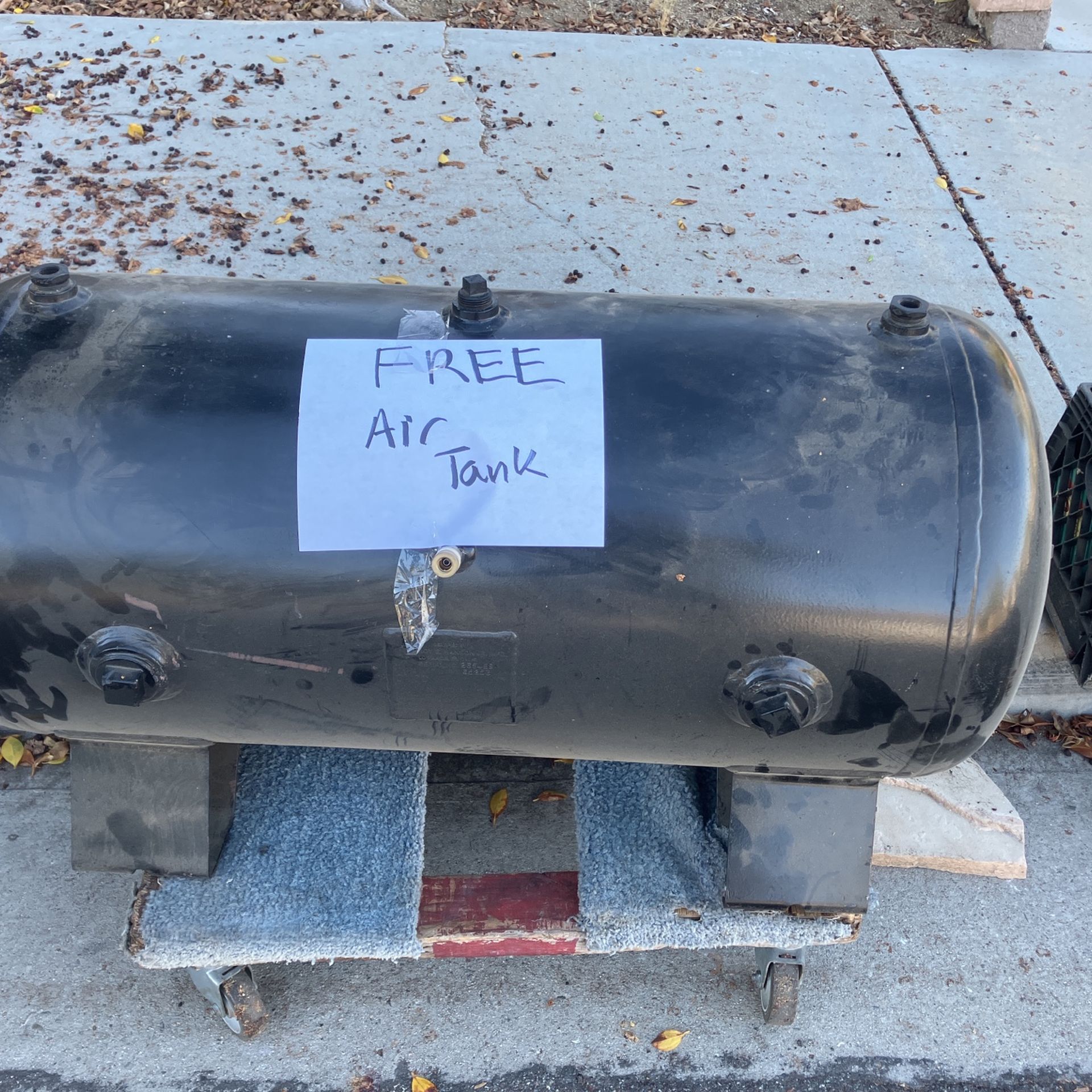 Free Heavy Compressor/Air Tank/generator/propane Tank for Sale in