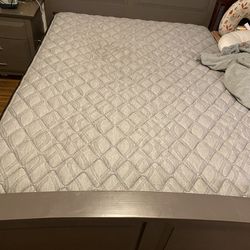 Queen mattress and box spring