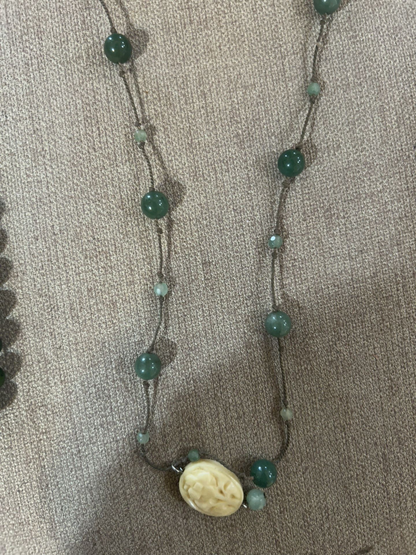 VINTAGE CHINESE CRAVING AND JADE