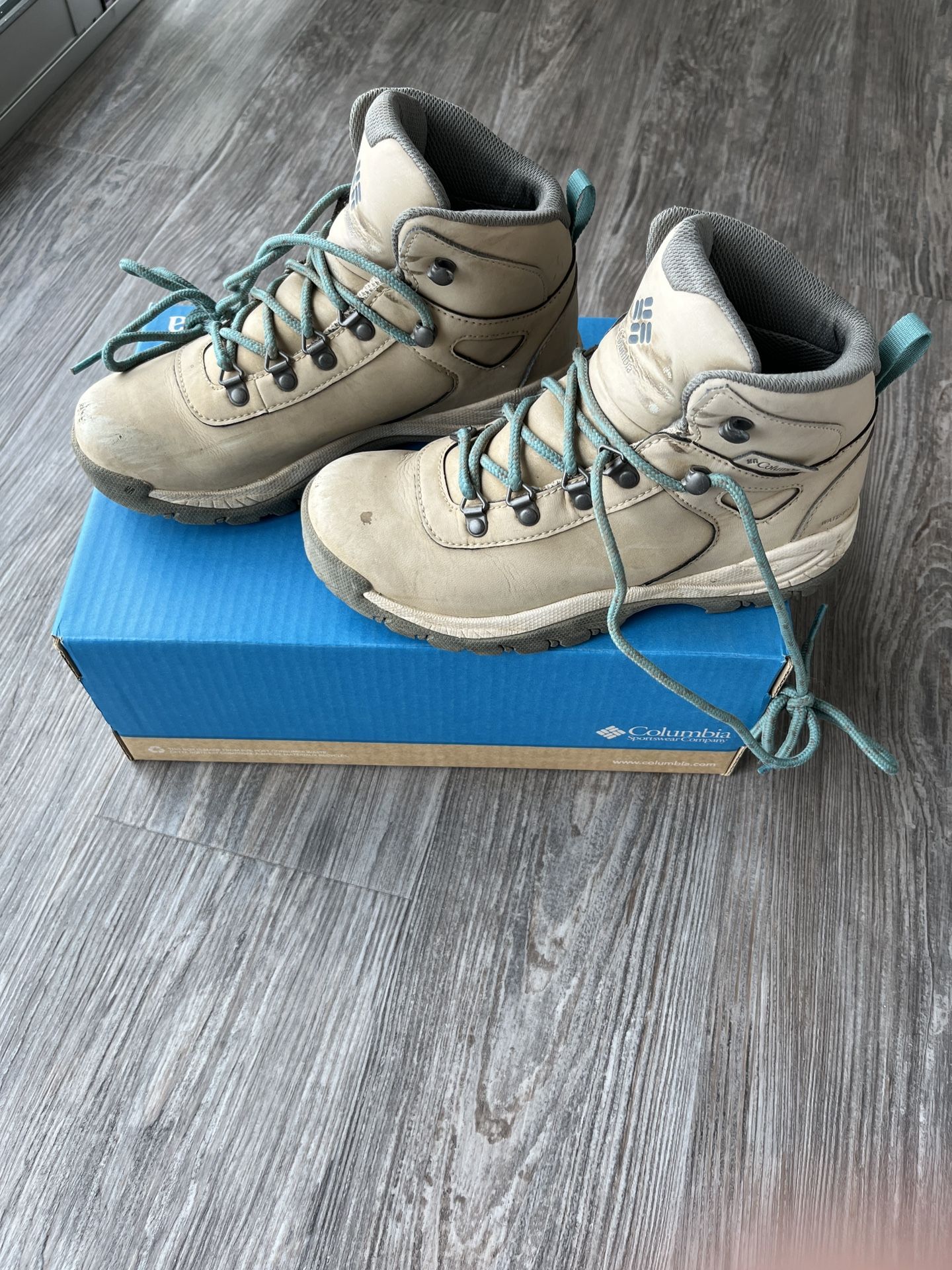 COLUMBIA Women's Yoncalla Mid Waterproof Boots US