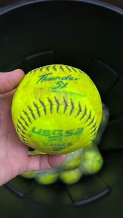 🥎 Softballs - Gently Used  - Dudley Thunder SX