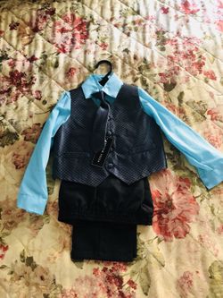 Boy suit size 4 T