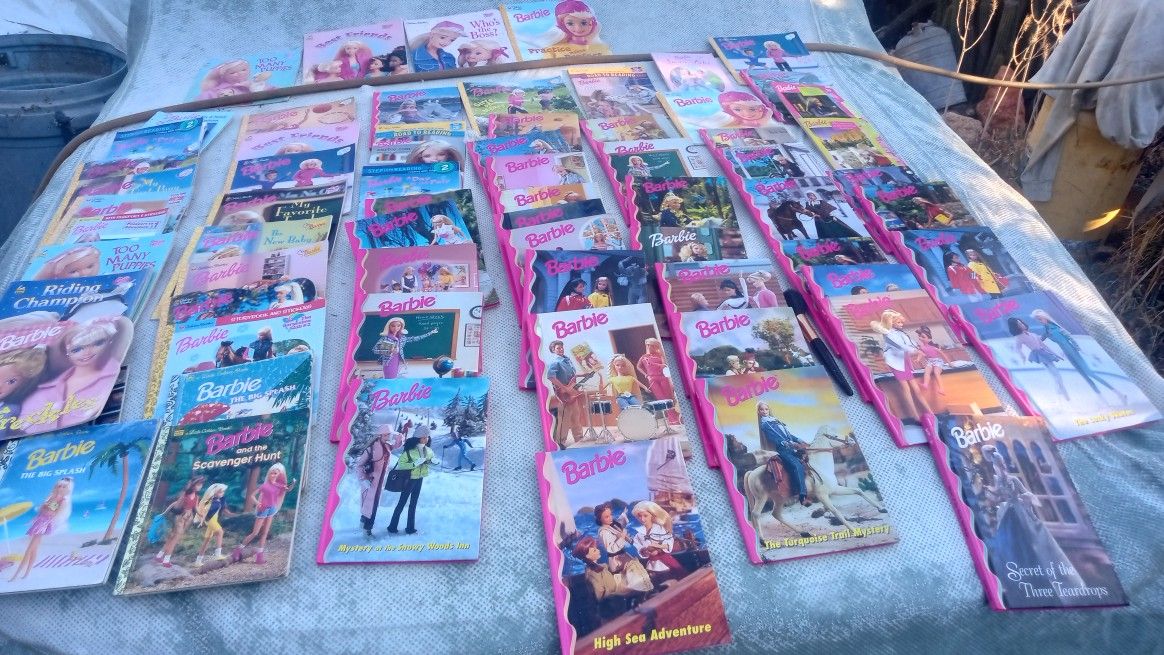 LARGE BARBIE BOOK COLLECTION 90's