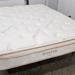 LIKE NEW! Saatva Plush Classic Queen Mattress - Delivery Available