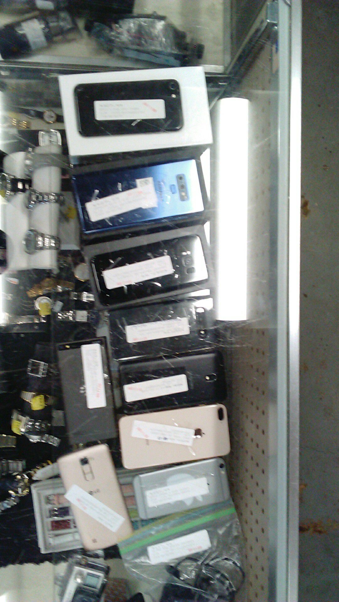 Cell phones /iPhones/Samsung/ lg variety of carriers