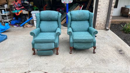 Pair of green recliners