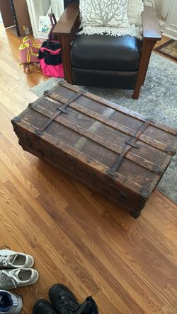 Vintage Trunk Coffee Table/storage