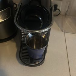 Pixie nespresso Machine W/Milk Frother