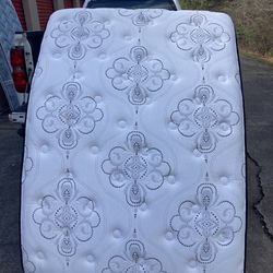 Full hybrid, Pillow Top Mattress Mattress $150