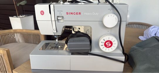 Heavy duty sewing machine