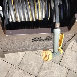 Suncast hose reel Box Loaded 70ft HD hose Spray Nozzle lawn yard irrigation car boat wash pool dock