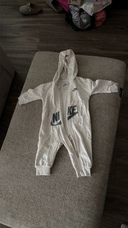 Nike onesie size 6 Months