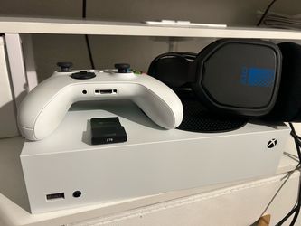 XBOX SERIES S W/ 2TB SEAGATE STORAGE