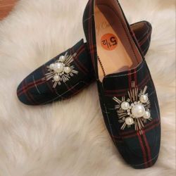 Women's Flat Christmas Choose Sz 5.5 