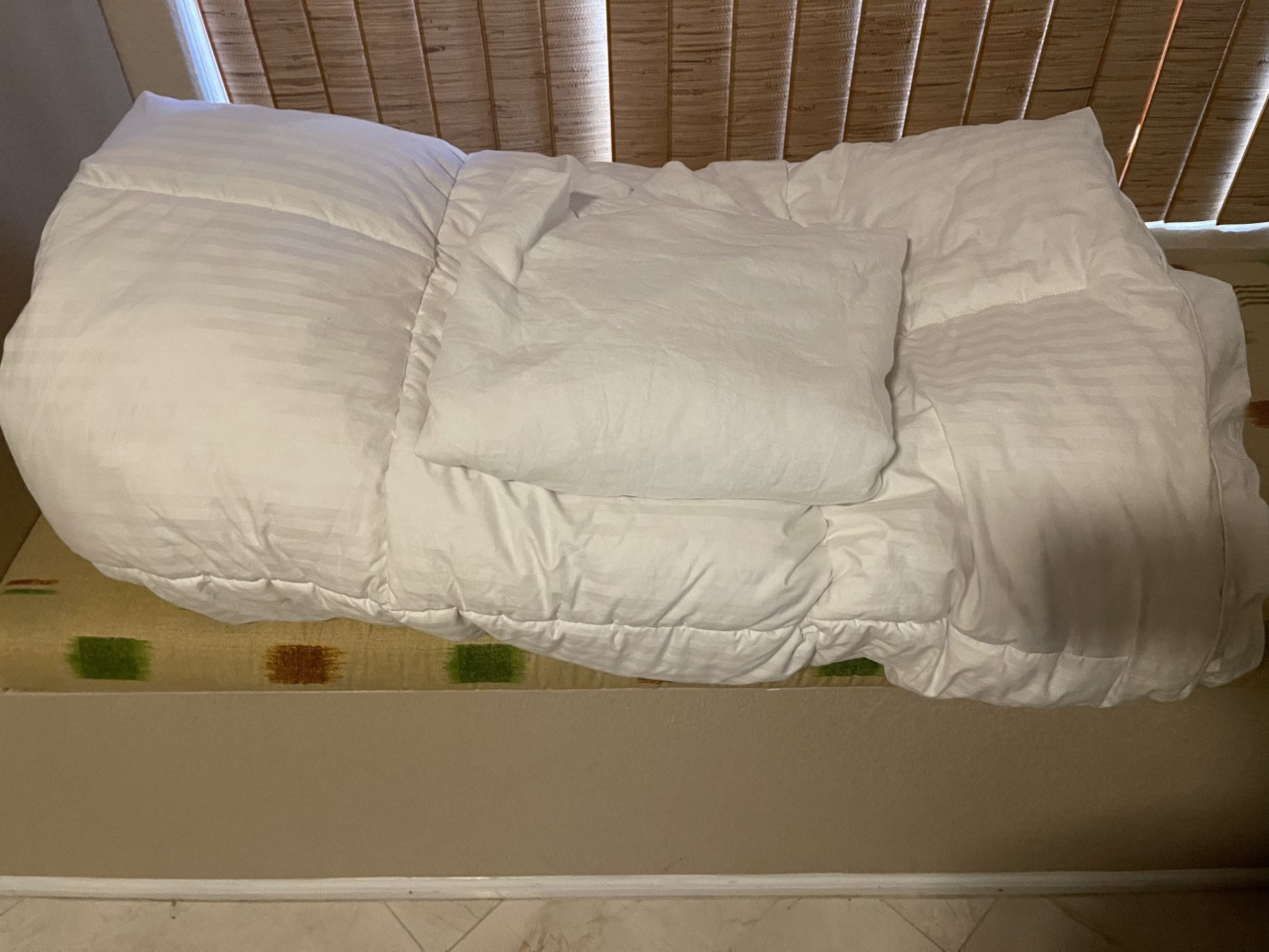 Pottery Barn Comforter With The Insert